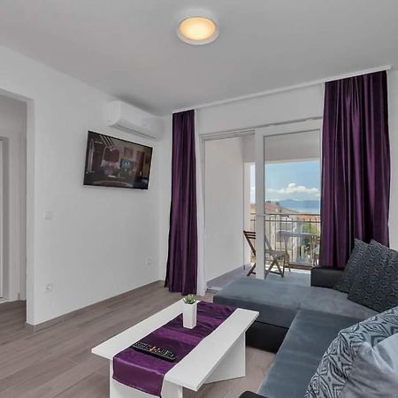 Apartmani Daniela Podgora Bagian luar foto