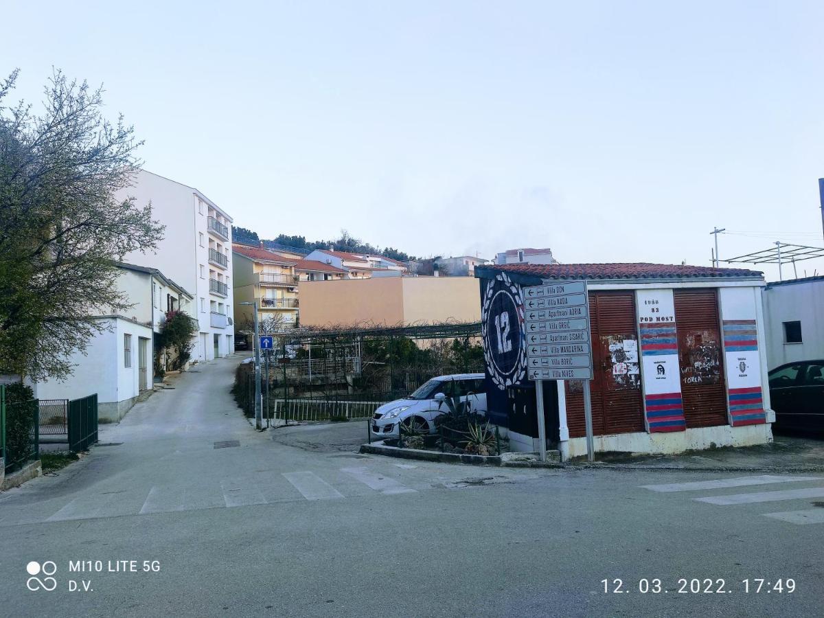 Apartmani Daniela Podgora Bagian luar foto