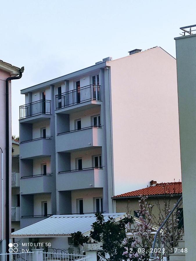 Apartmani Daniela Podgora Bagian luar foto