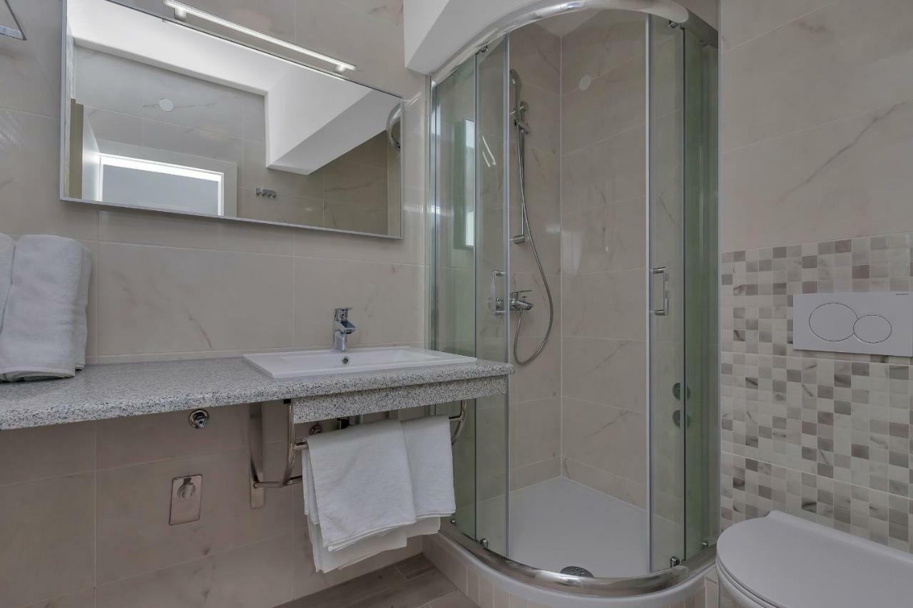 Apartmani Daniela Podgora Bagian luar foto