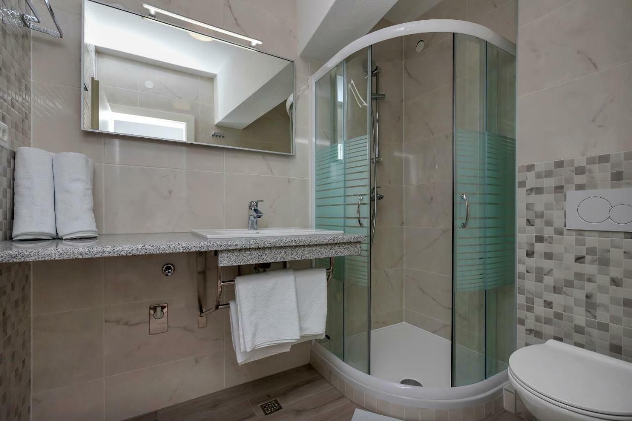 Apartmani Daniela Podgora Bagian luar foto