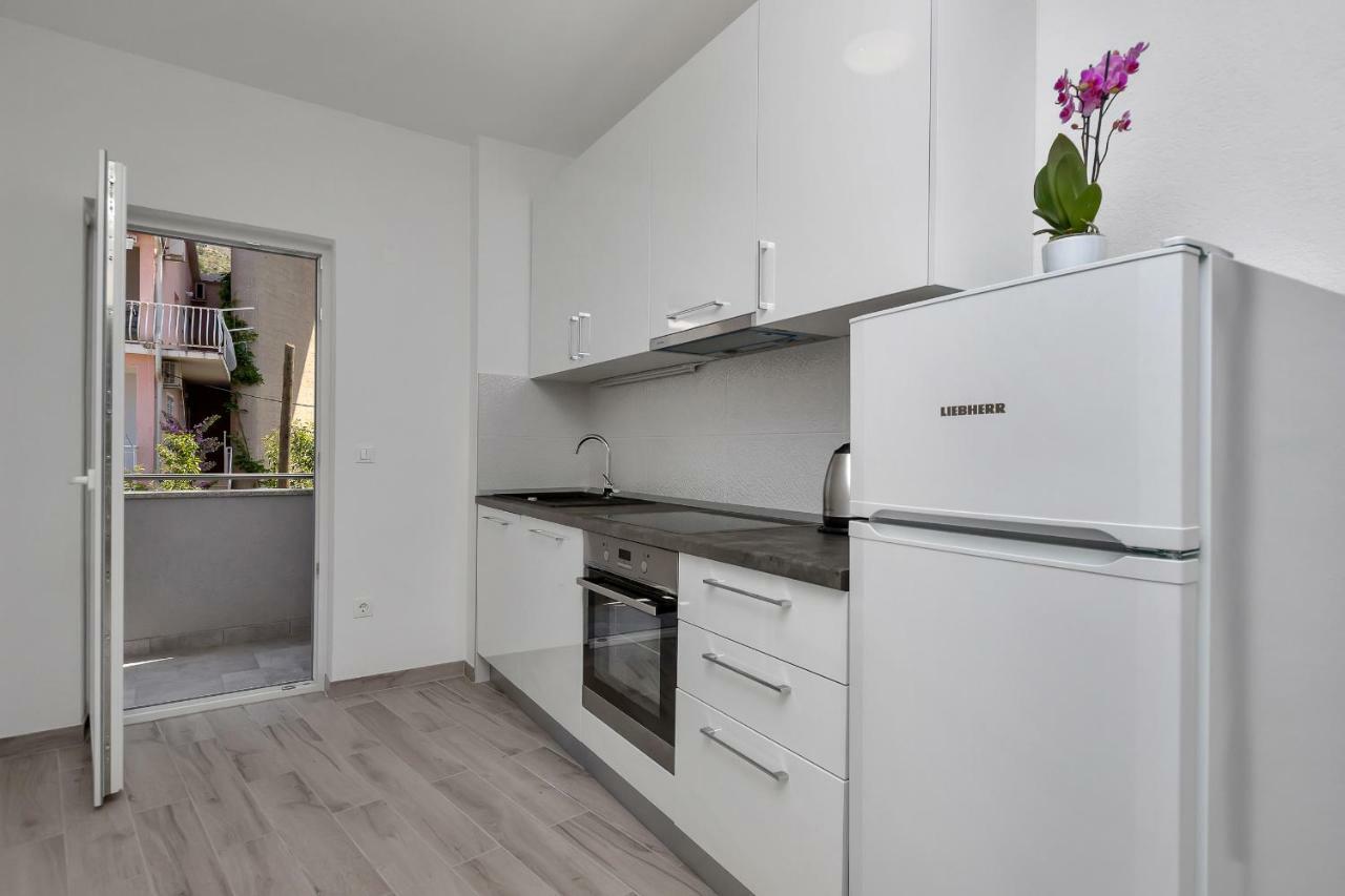 Apartmani Daniela Podgora Bagian luar foto