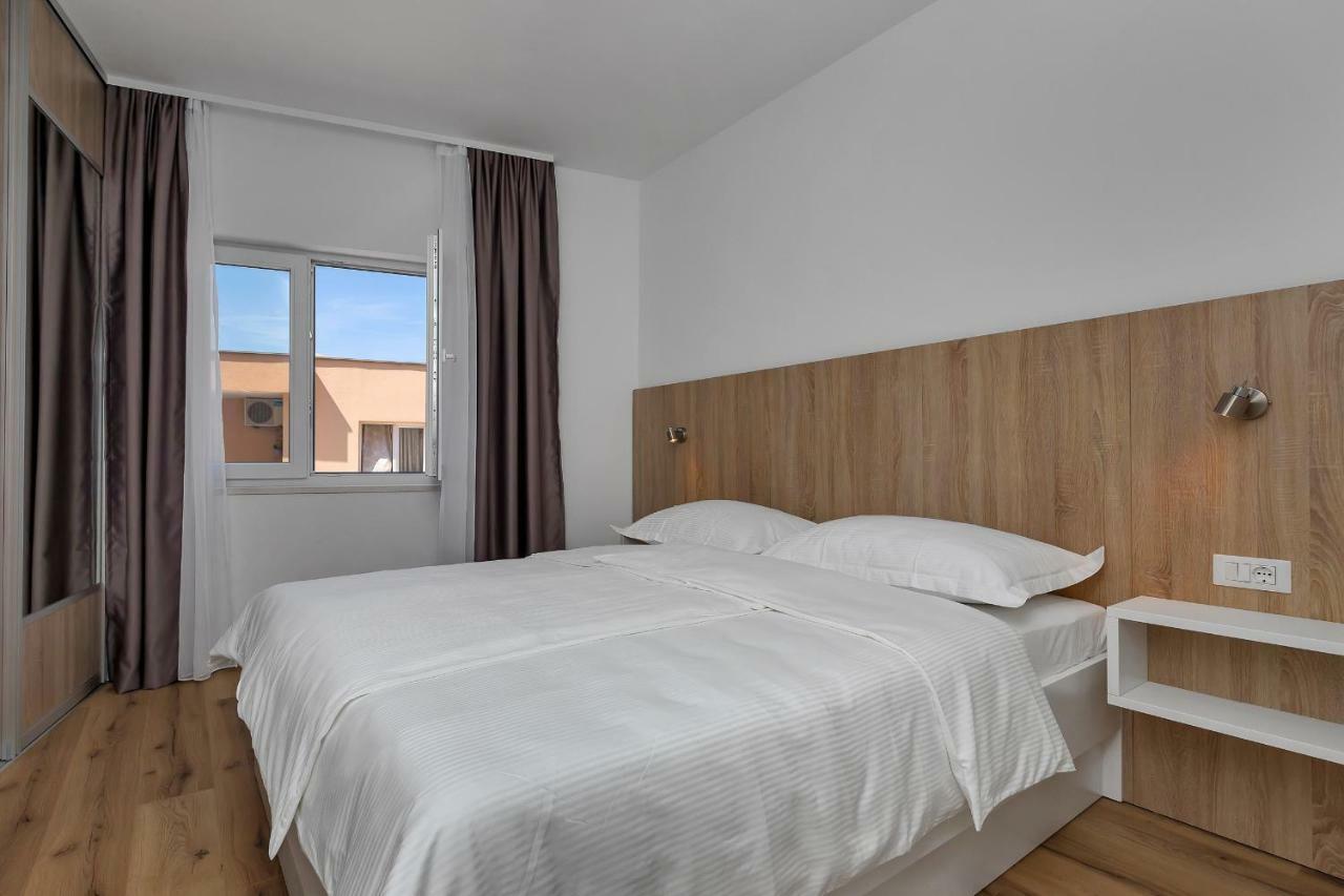 Apartmani Daniela Podgora Bagian luar foto