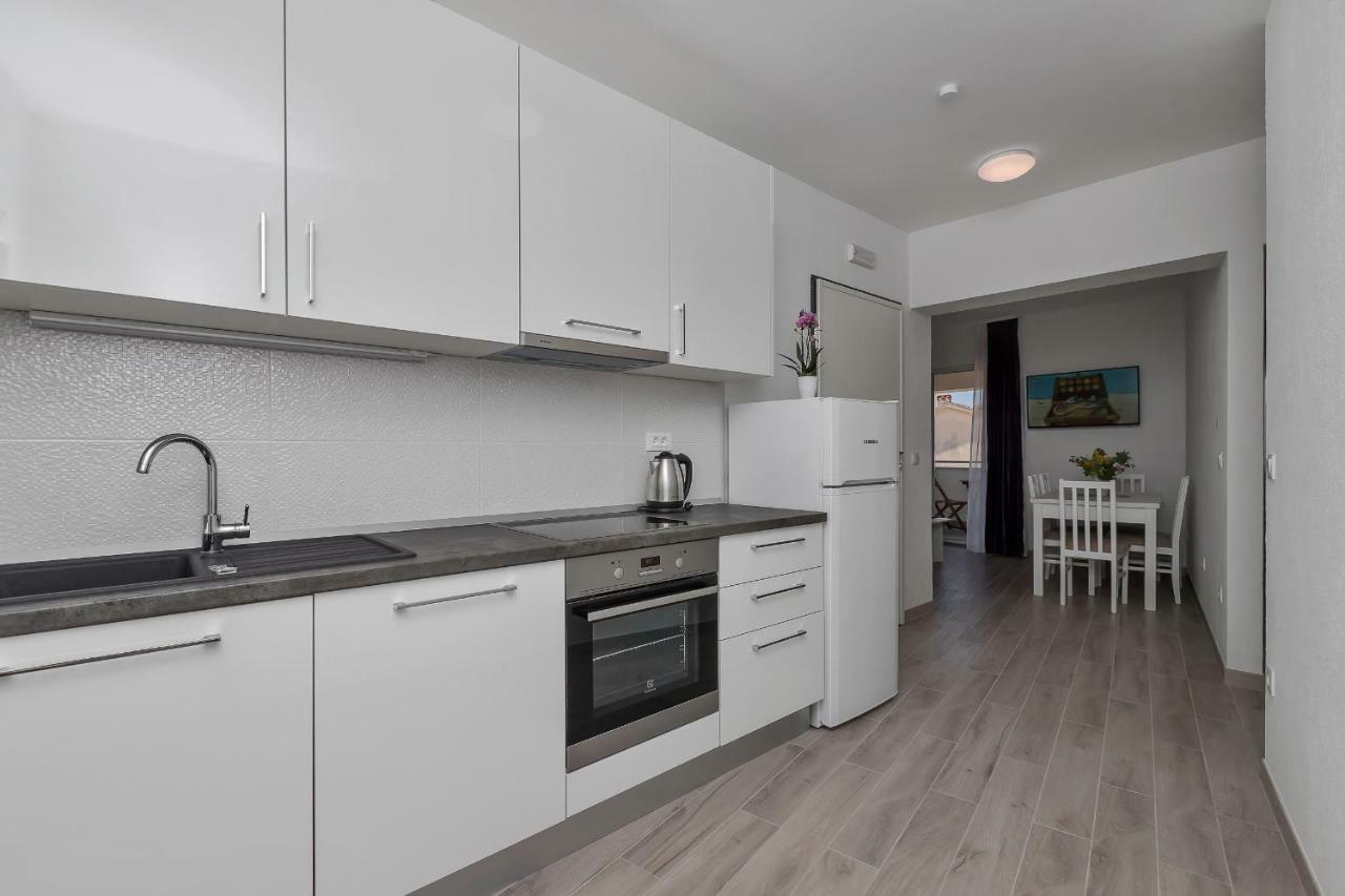 Apartmani Daniela Podgora Bagian luar foto