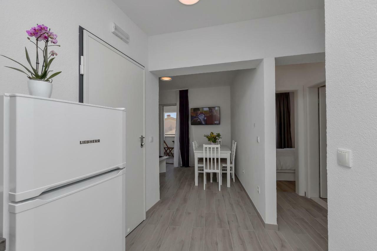 Apartmani Daniela Podgora Bagian luar foto