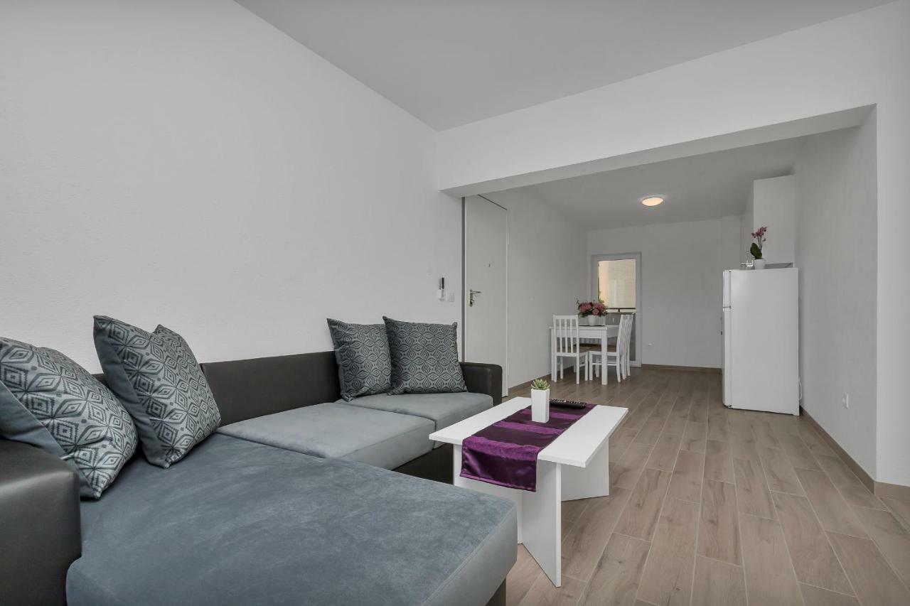 Apartmani Daniela Podgora Bagian luar foto